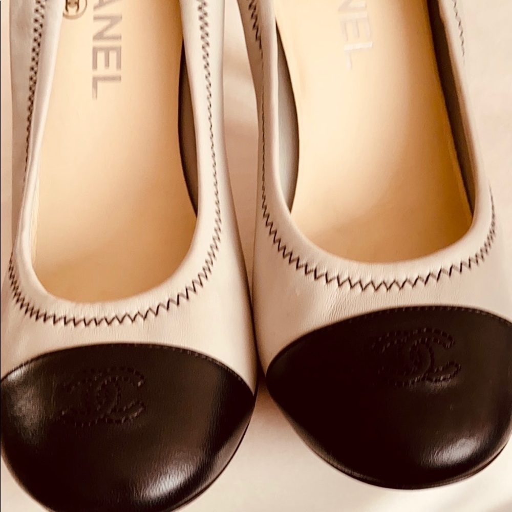 Chanel pumps classic cream and black. - Picture 7 of 7